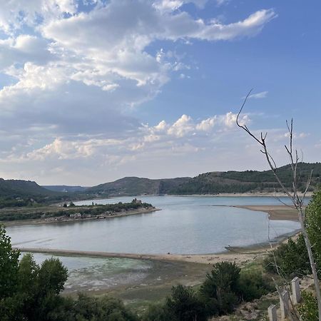 Hostal Restaurante El Cazador Nuévalos Екстериор снимка