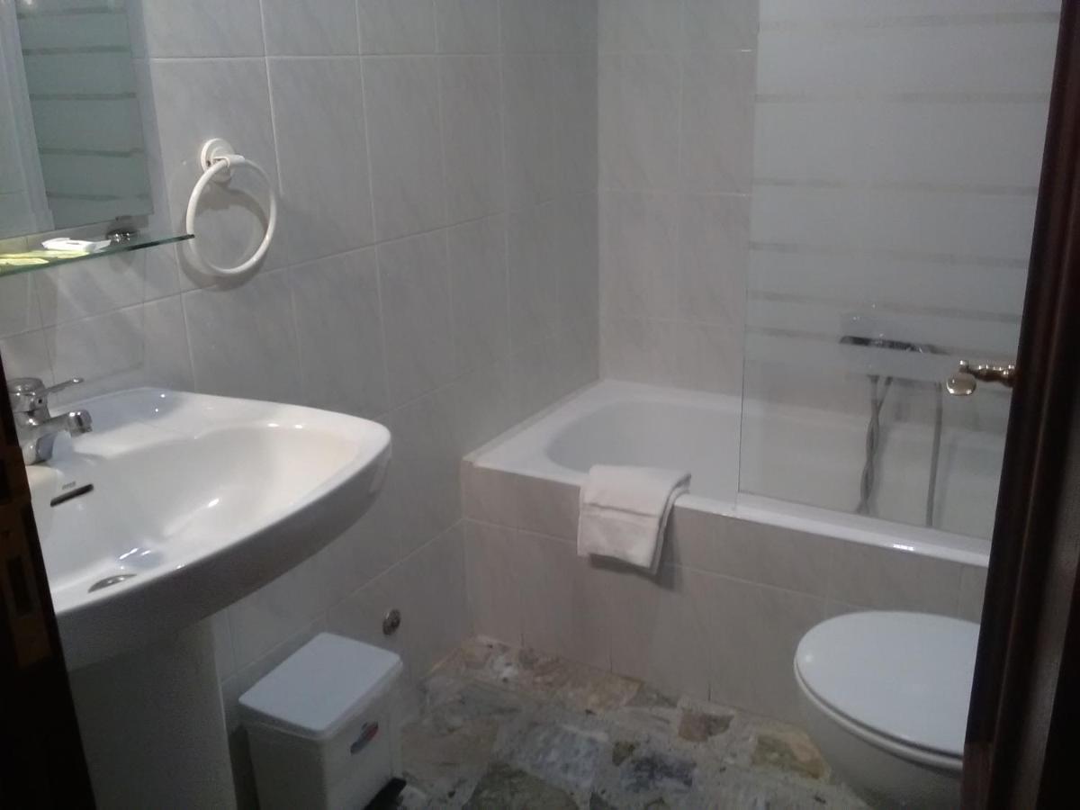 Hostal Restaurante El Cazador Nuévalos Екстериор снимка
