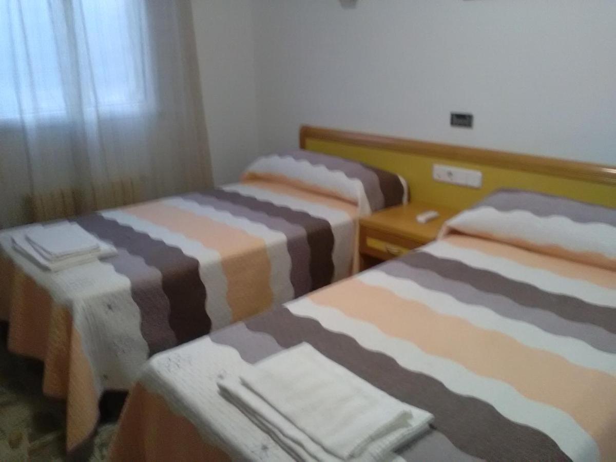 Hostal Restaurante El Cazador Nuévalos Екстериор снимка
