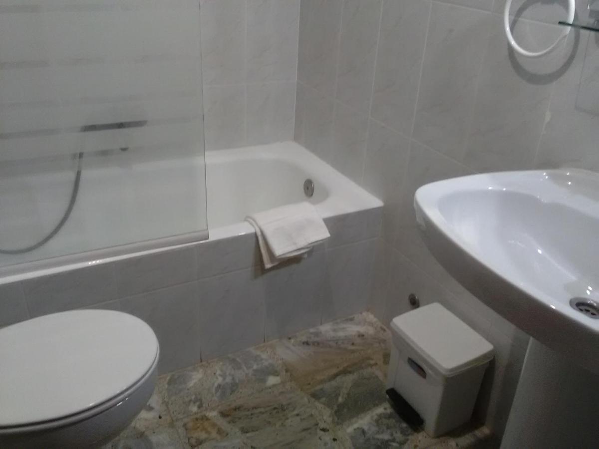 Hostal Restaurante El Cazador Nuévalos Екстериор снимка