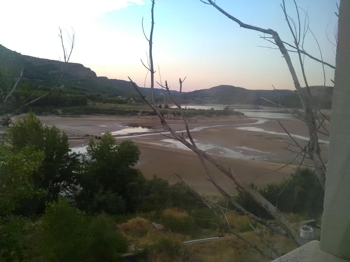 Hostal Restaurante El Cazador Nuévalos Екстериор снимка