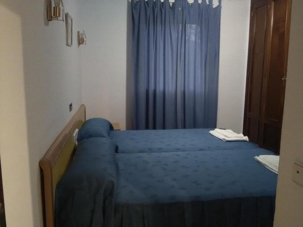 Hostal Restaurante El Cazador Nuévalos Екстериор снимка