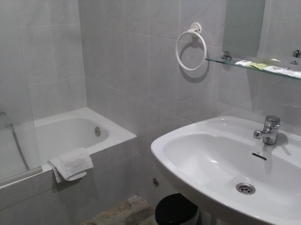 Hostal Restaurante El Cazador Nuévalos Екстериор снимка