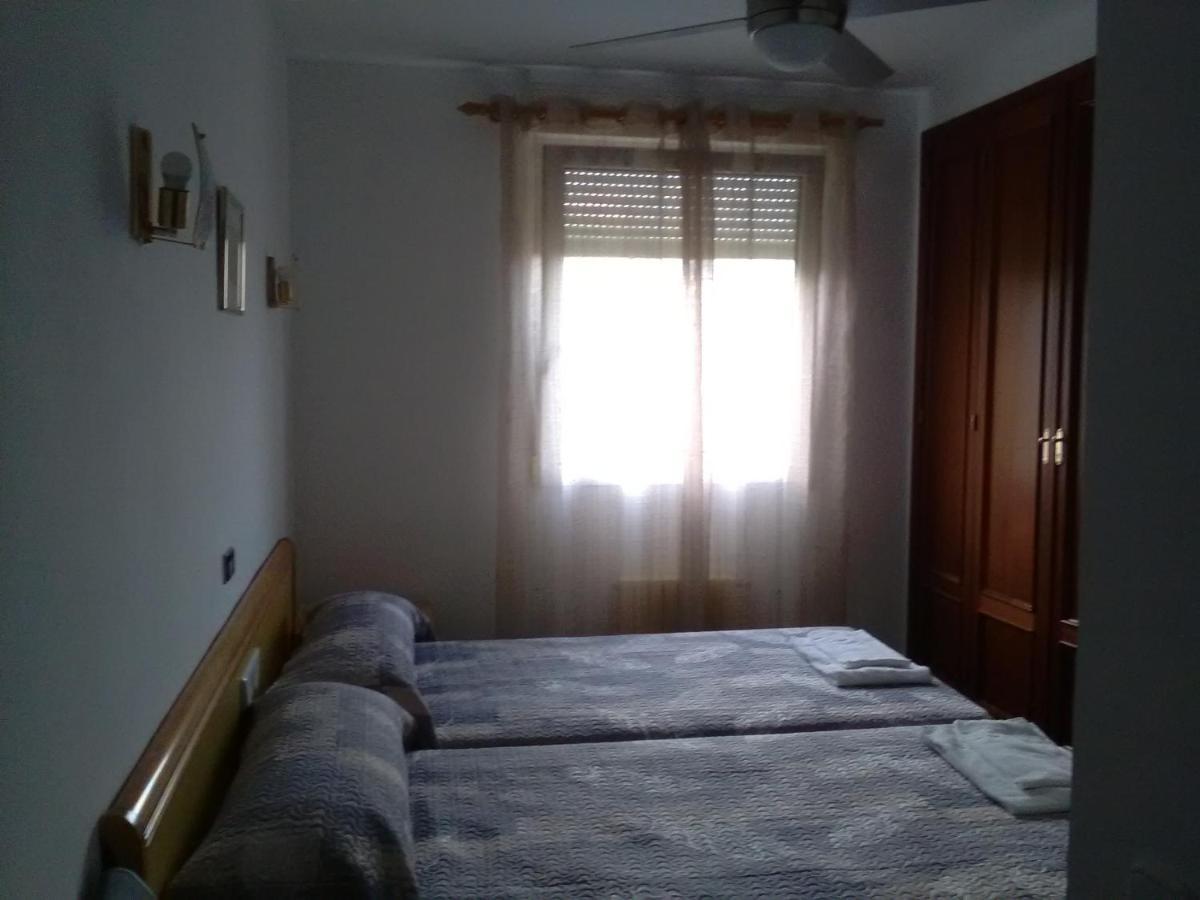 Hostal Restaurante El Cazador Nuévalos Екстериор снимка