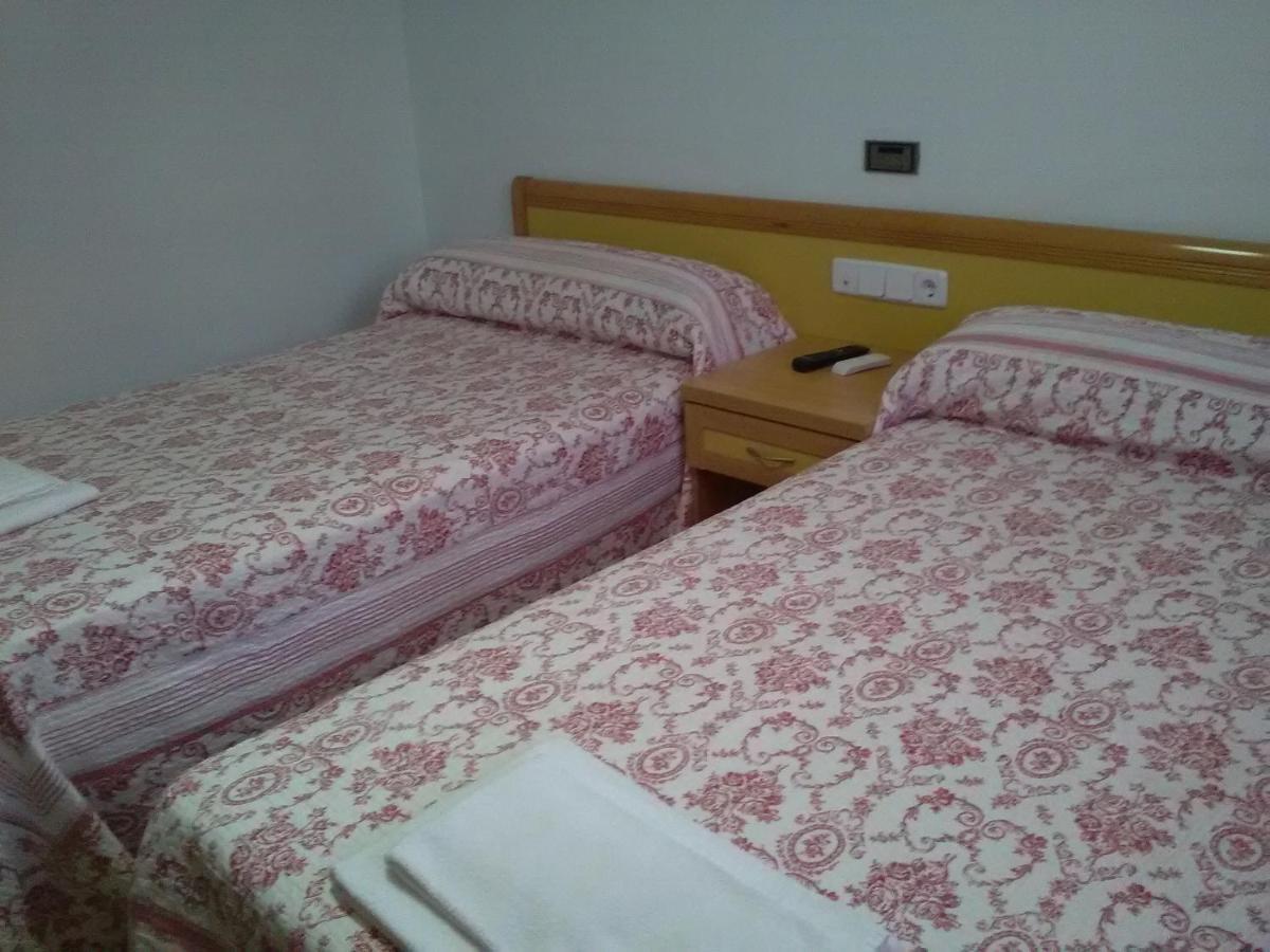 Hostal Restaurante El Cazador Nuévalos Екстериор снимка