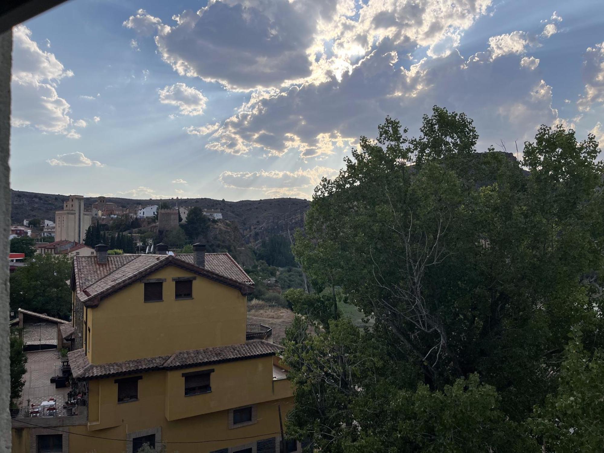 Hostal Restaurante El Cazador Nuévalos Екстериор снимка
